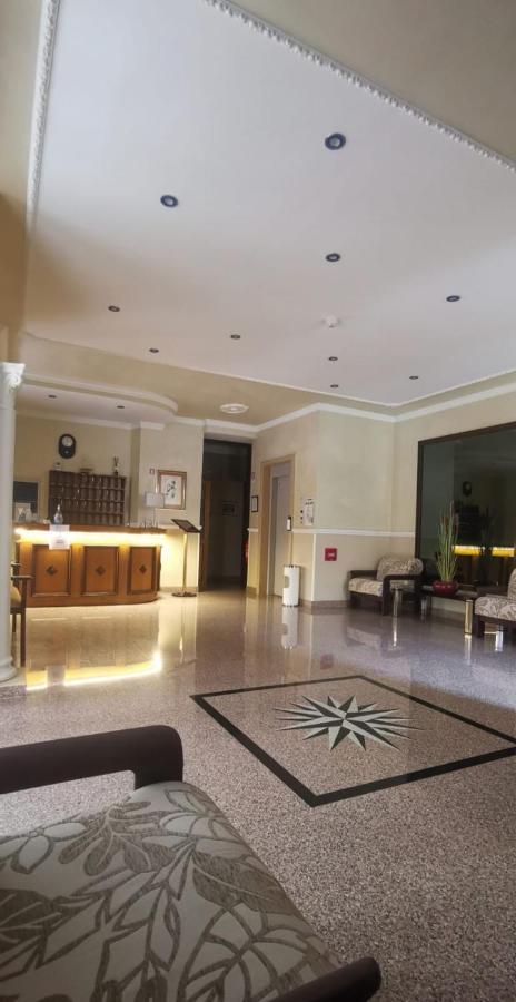 Hotel Pompei Fiuggi Luaran gambar