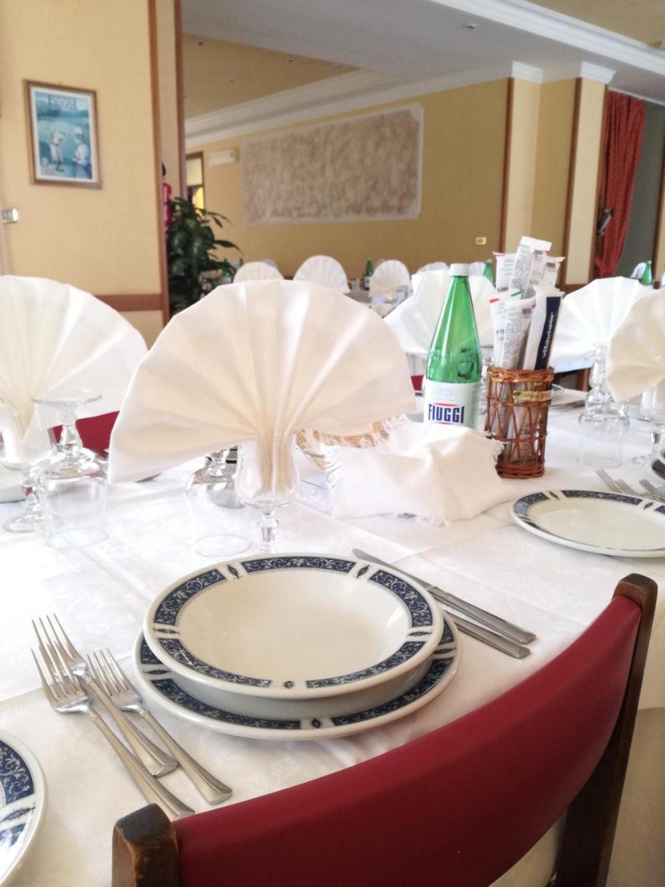 Hotel Pompei Fiuggi Luaran gambar
