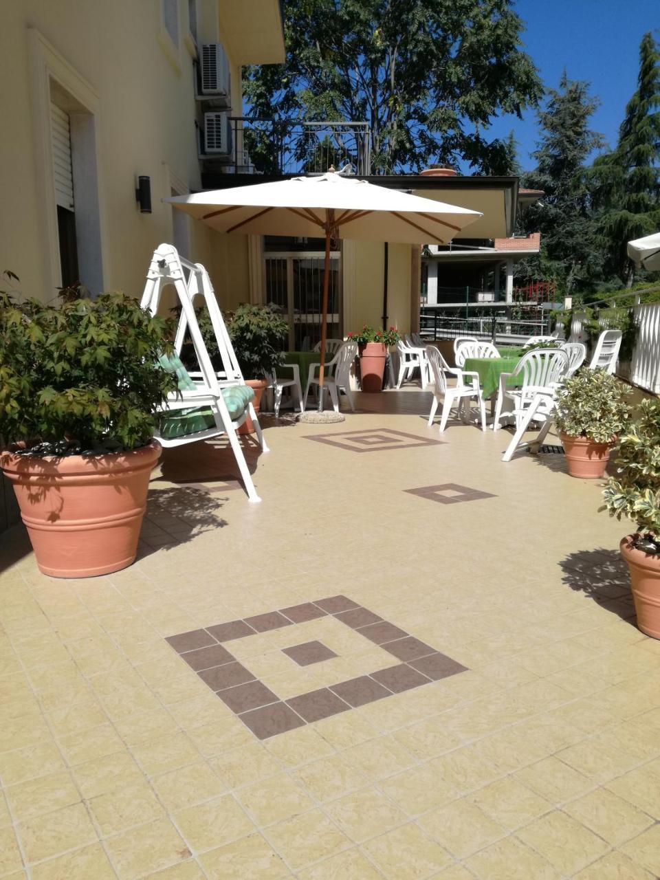 Hotel Pompei Fiuggi Luaran gambar